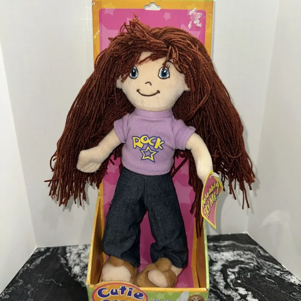 NEW - Cutie Crew Chloe Fully Poseable Doll 12